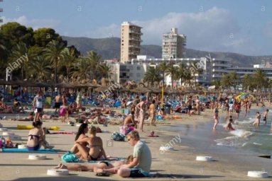 De vacaciones, al pueblo: la mitad de los españoles nunca ha salido de España