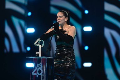 Rosalía Vila Tobella gana la categoría Mejor Álbum España en Los 40 Music Awards